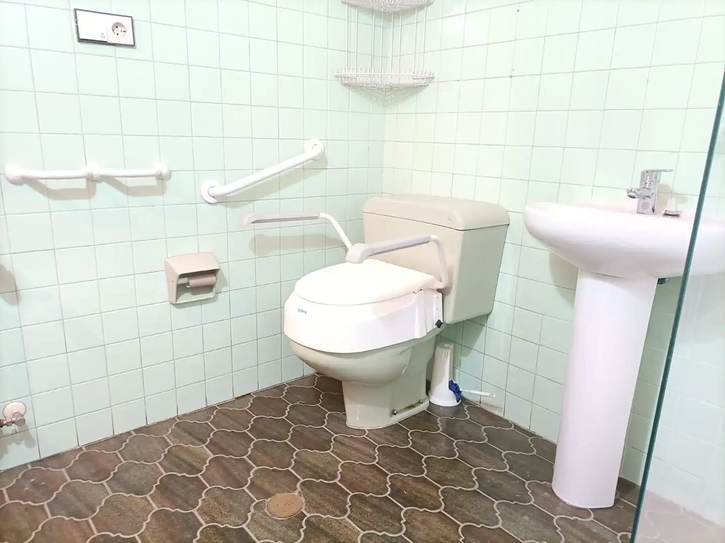Bathroom of Flat for sale in Oviedo   with Heating, Terrace and Storage room