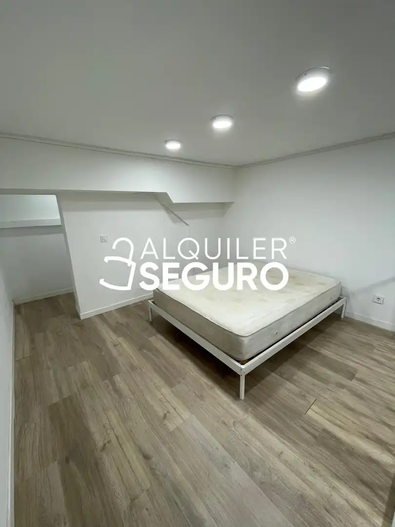 Dormitori de Loft de lloguer en Madrid amb Aire condicionat