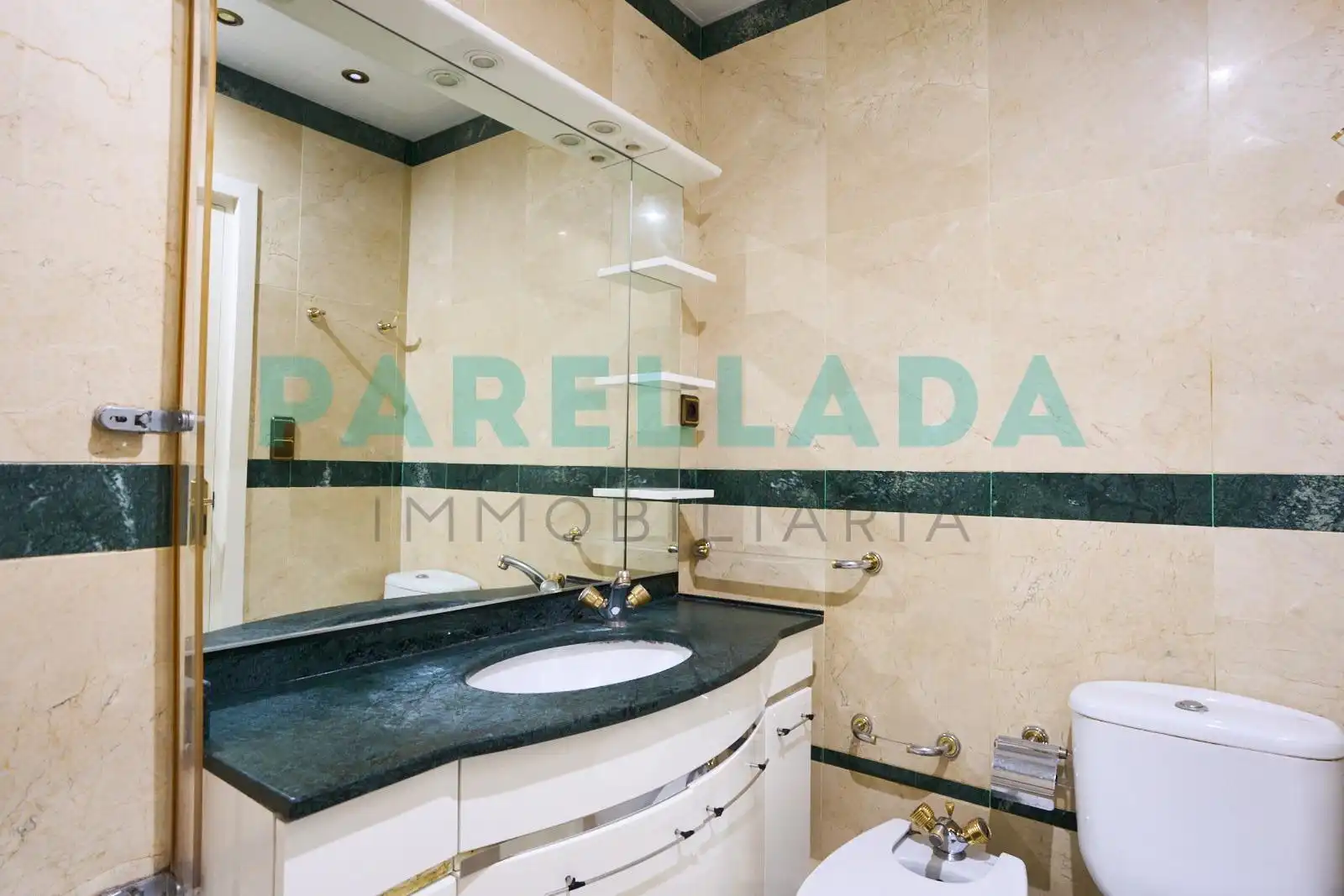 Bathroom of Flat for sale in Badalona  with Air Conditioner and Balcony