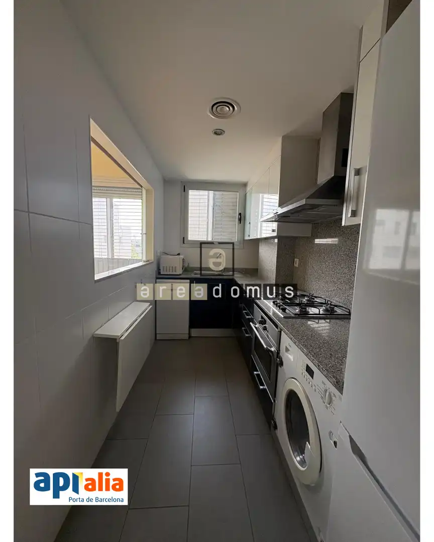 Cocina de Piso en venta en Sant Feliu de Llobregat con Calefacción, Jardín privado y Trastero