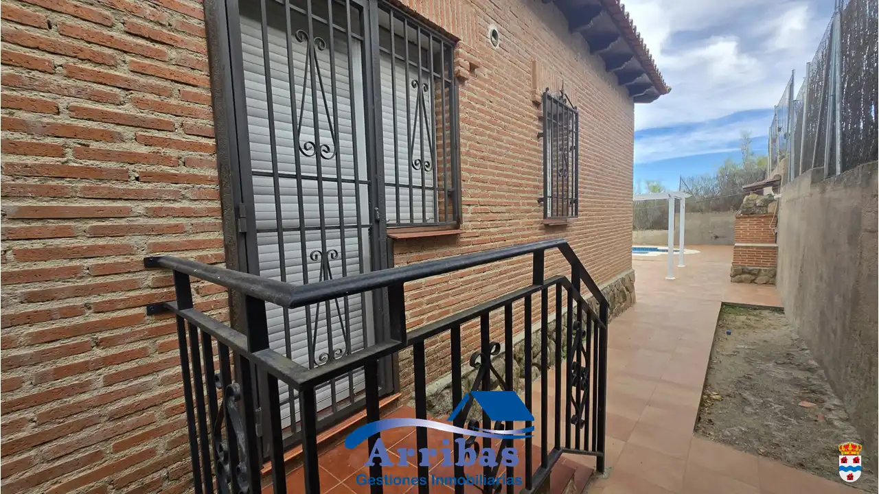 Vista exterior de Casa o chalet en venta en El Casar de Escalona con Calefacción, Jardín privado y Terraza