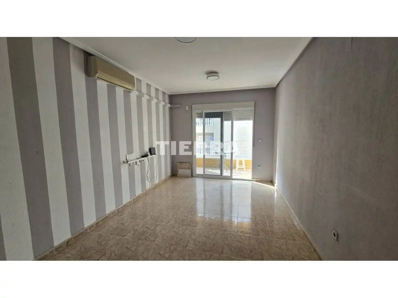 Flat with terrace for sale in Calle almudena, imagen 2