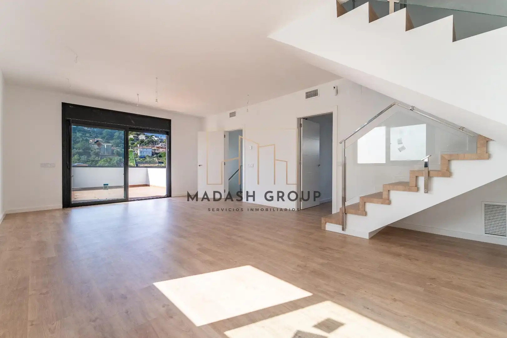 Villa mit Pool zum Verkauf in Avenida de la Marca Hispànica, imagen 4