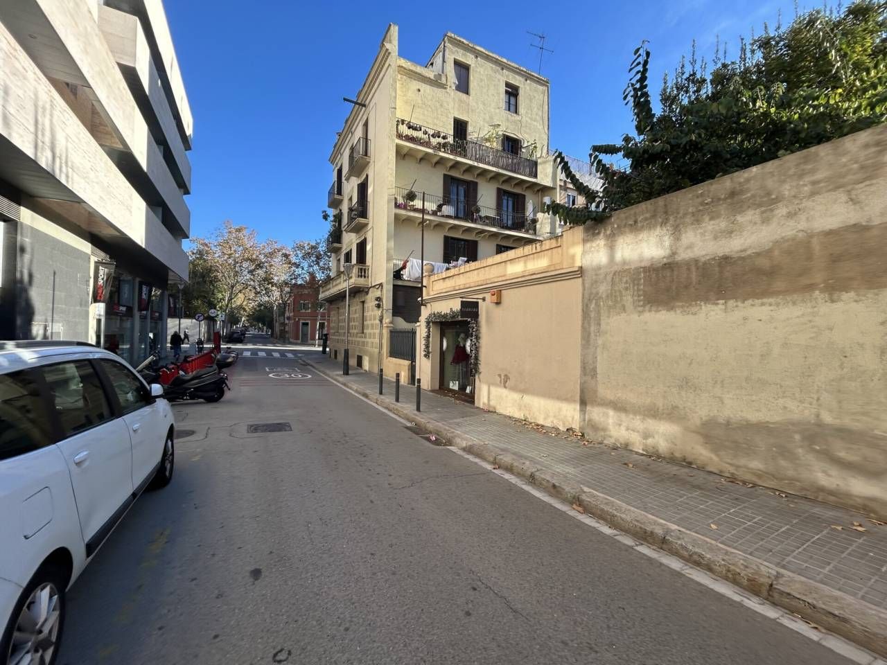 Exterior view of Garage for sale in  Barcelona Capital  with Alarm