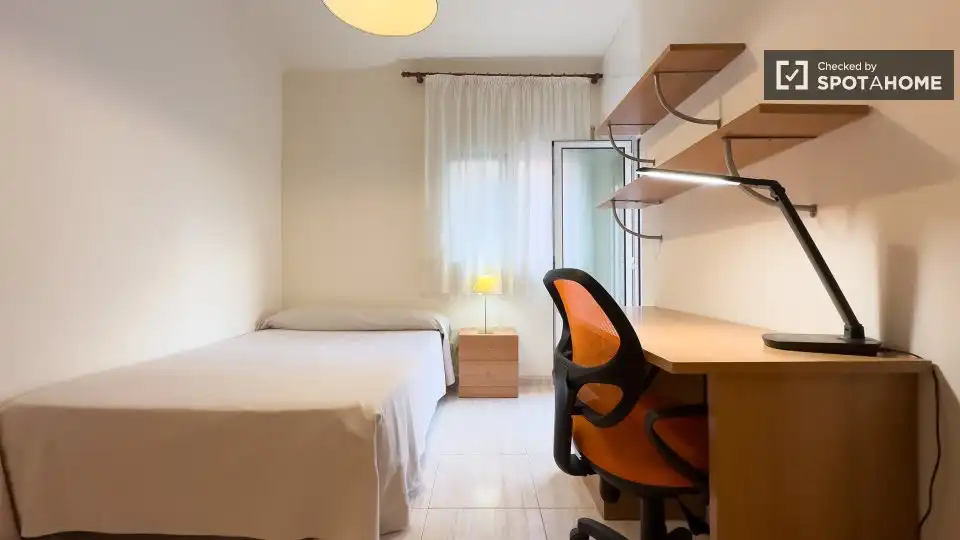 Habitació a Sants-Badal