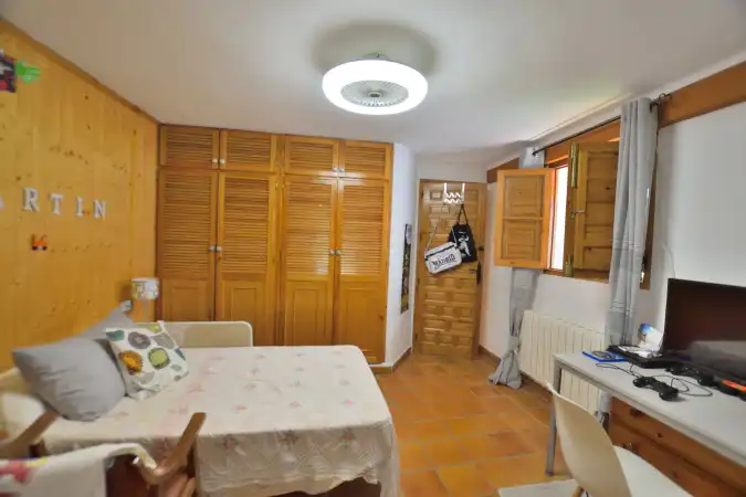 Habitación de Casa adosada en venta en Benaoján con Calefacción, Terraza y Jacuzzi