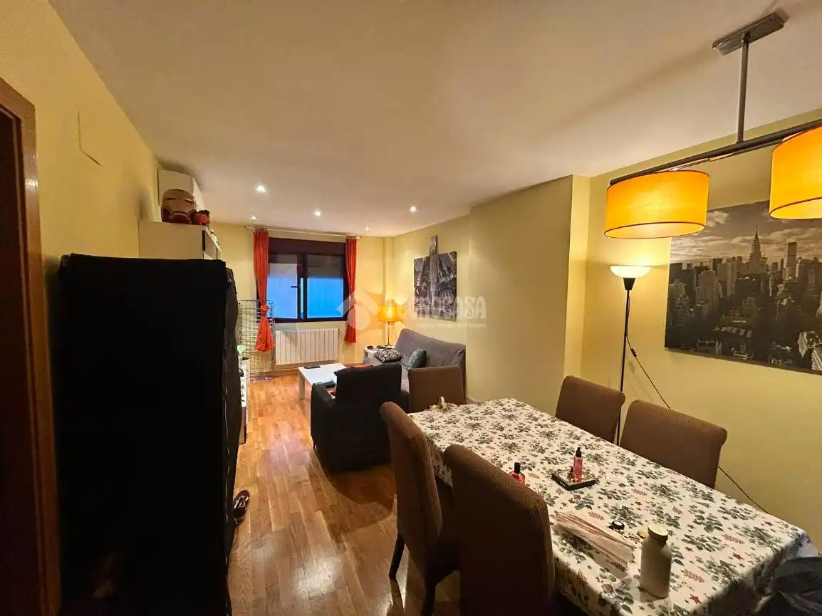 Sala d'estar de Pis en venda en Madrid amb Aire condicionat i Moblat