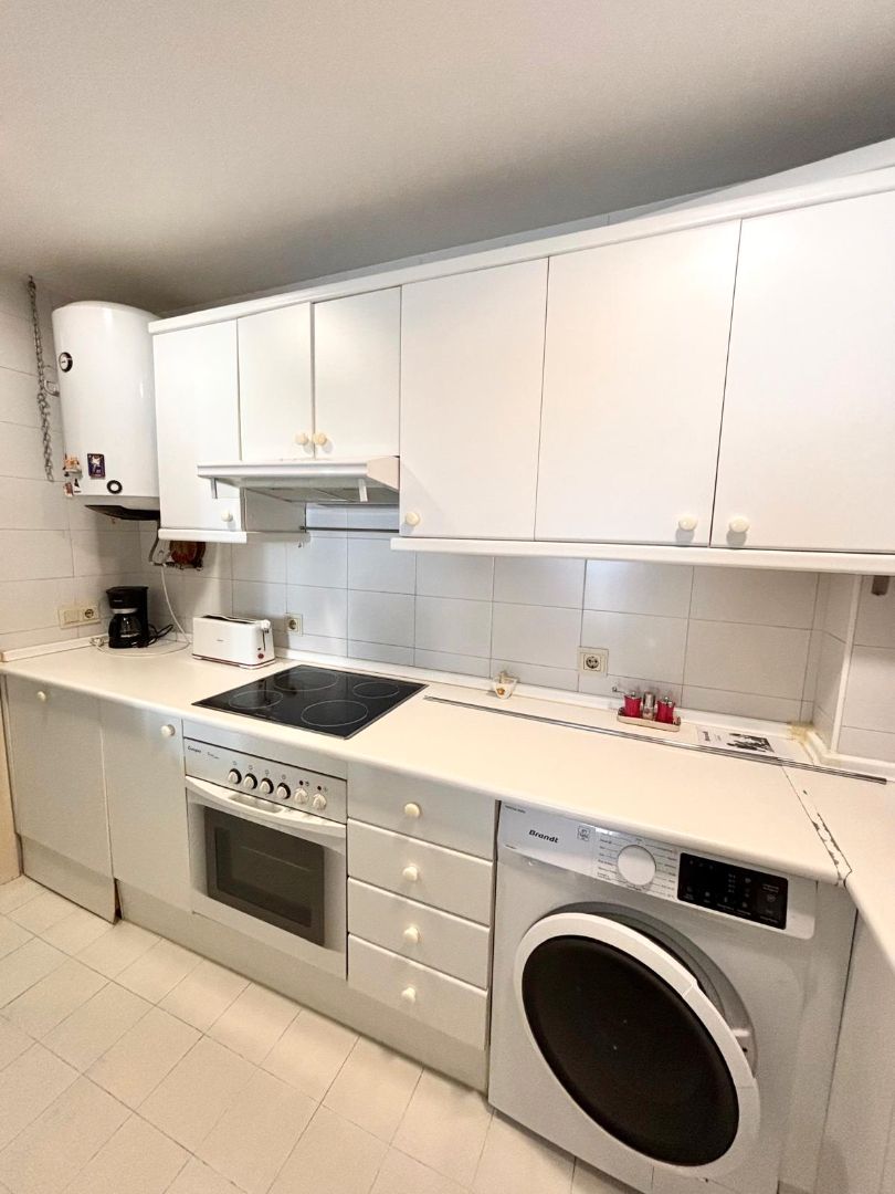 Cuina de Pis en venda en Benalmádena amb Terrassa, Moblat i Piscina comunitària