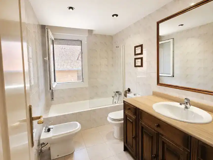 Bathroom of Houses for sale in Tudela  with Air Conditioner, Terrace and Balcony