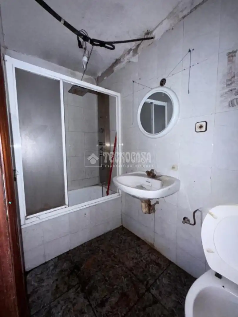 Bathroom of Houses for sale in Barcelona  with Terrace and Storage room