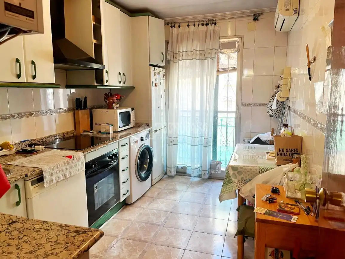 Kitchen of Buildings for sale in Madrid