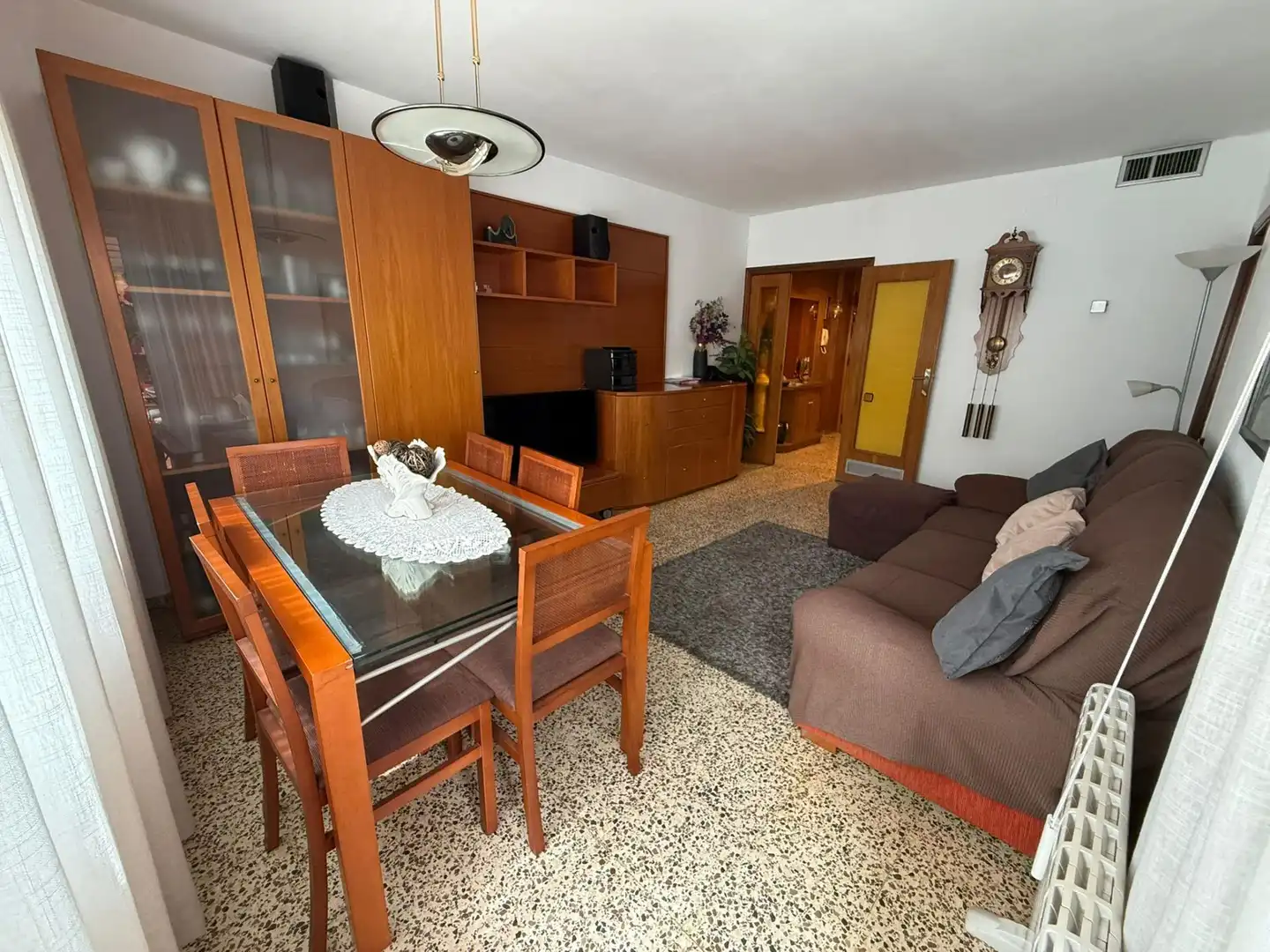 Living room of Flat for sale in Cornellà de Llobregat  with Heating, Terrace and Balcony