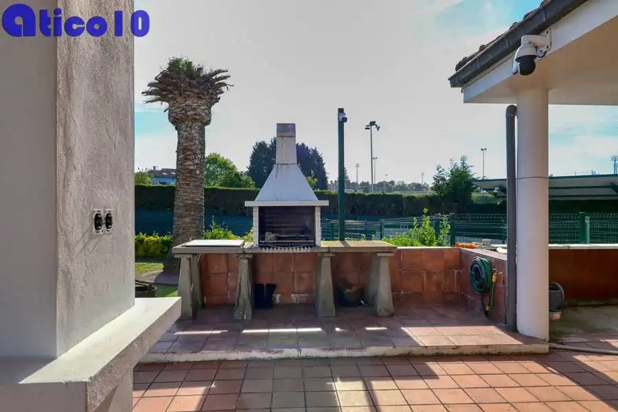 Jardín de Casa o chalet en venta en Gijón  con Calefacción, Jardín privado y Parquet