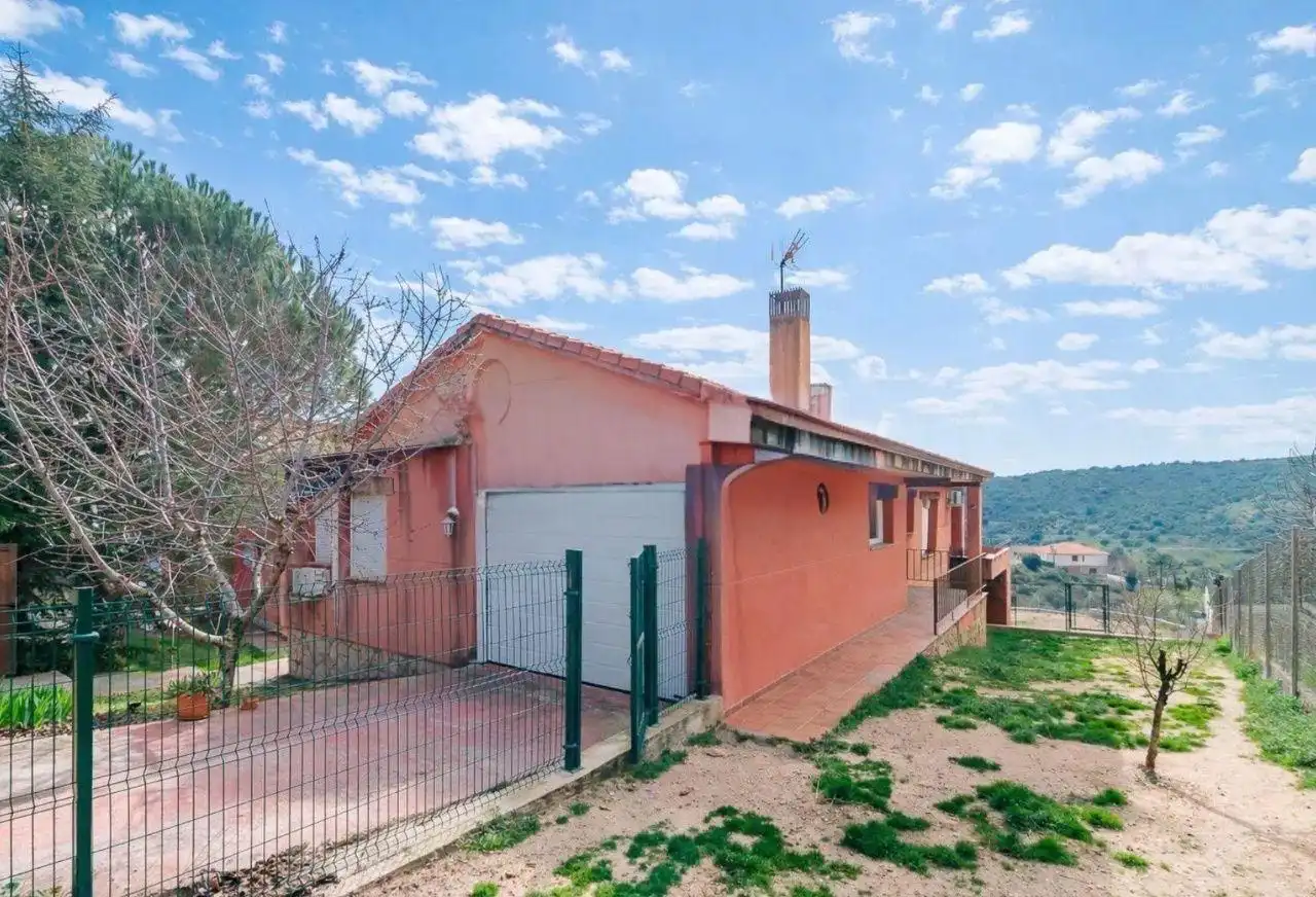 Vista exterior de Casa o chalet en venta en Robledo de Chavela con Aire acondicionado, Calefacción y Jardín privado