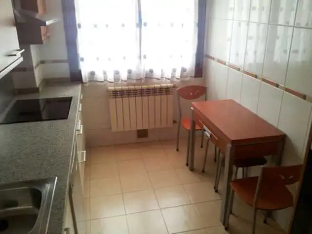 Cuina de Pis de lloguer en Oviedo  amb Calefacció, Parquet i Traster