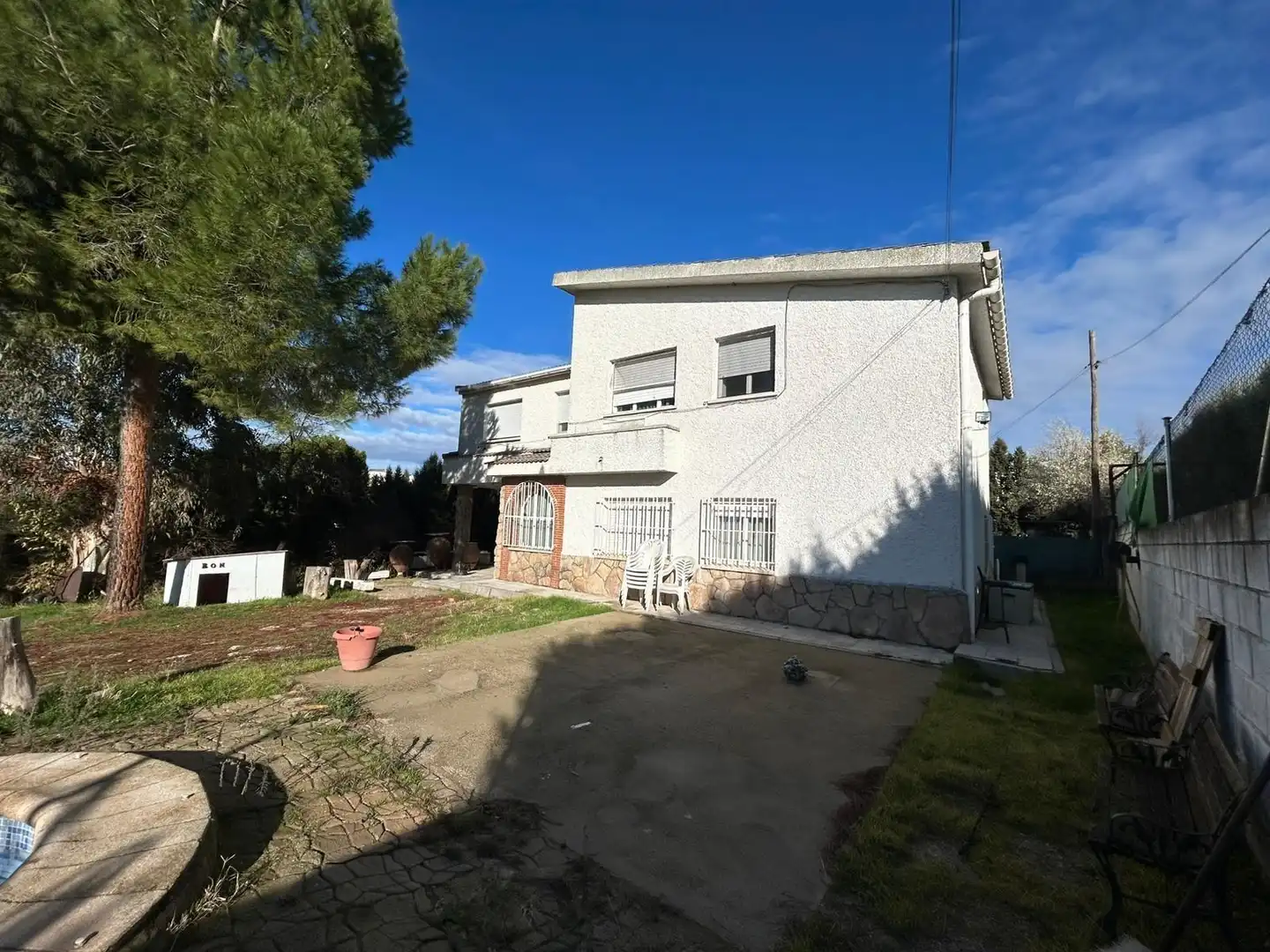 Vista exterior de Casa o xalet en venda en Villalbilla amb Jardí privat i Piscina