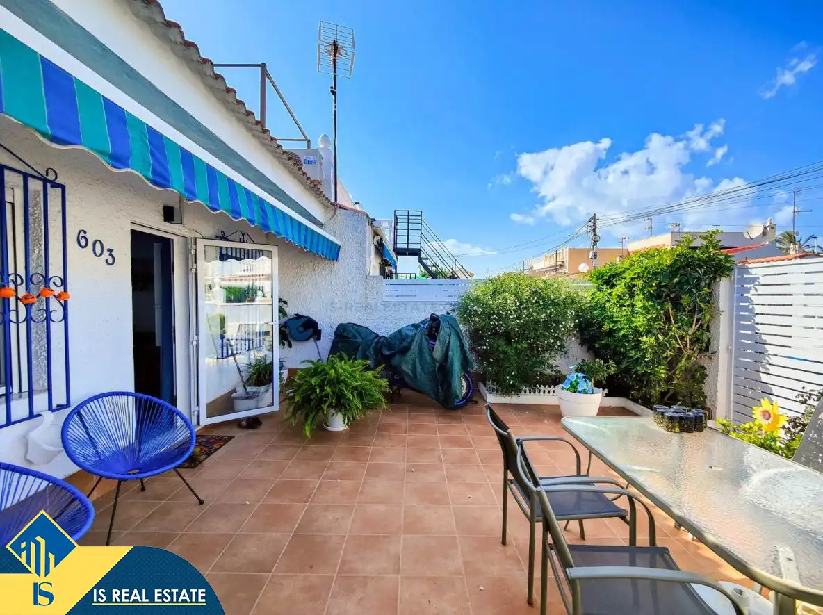 Terraza de Casa adosada en venta en Torrevieja con Aire acondicionado, Calefacción y Jardín privado