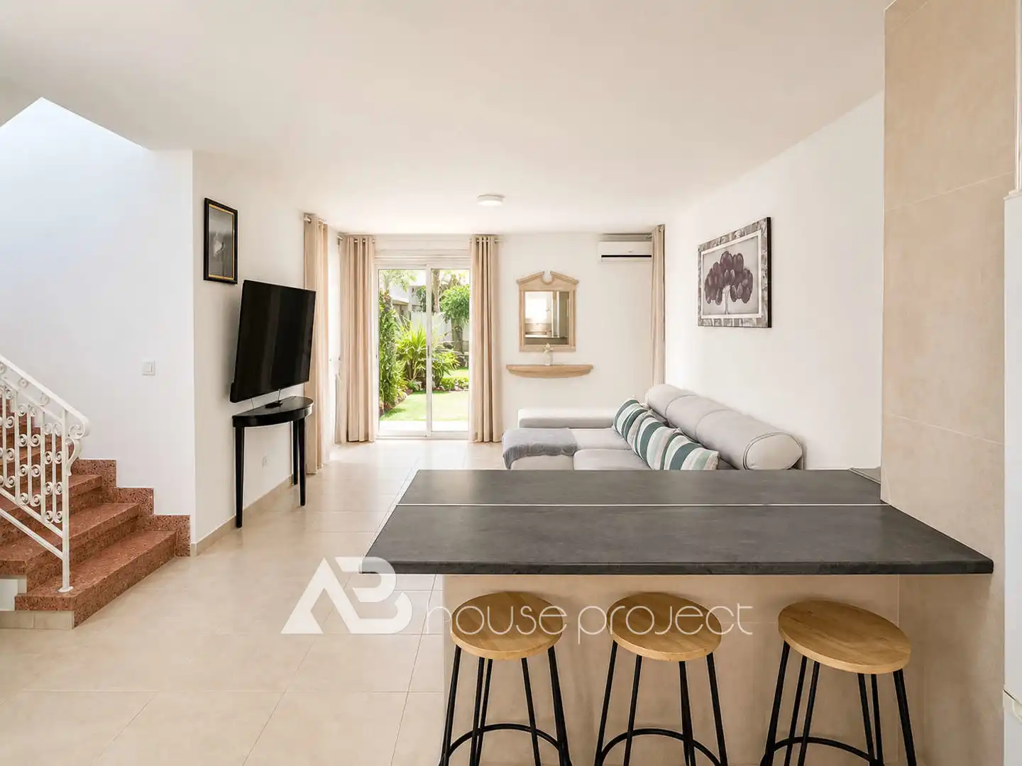 Sala d'estar de Casa o xalet en venda en Adeje amb Aire condicionat, Jardí privat i Terrassa
