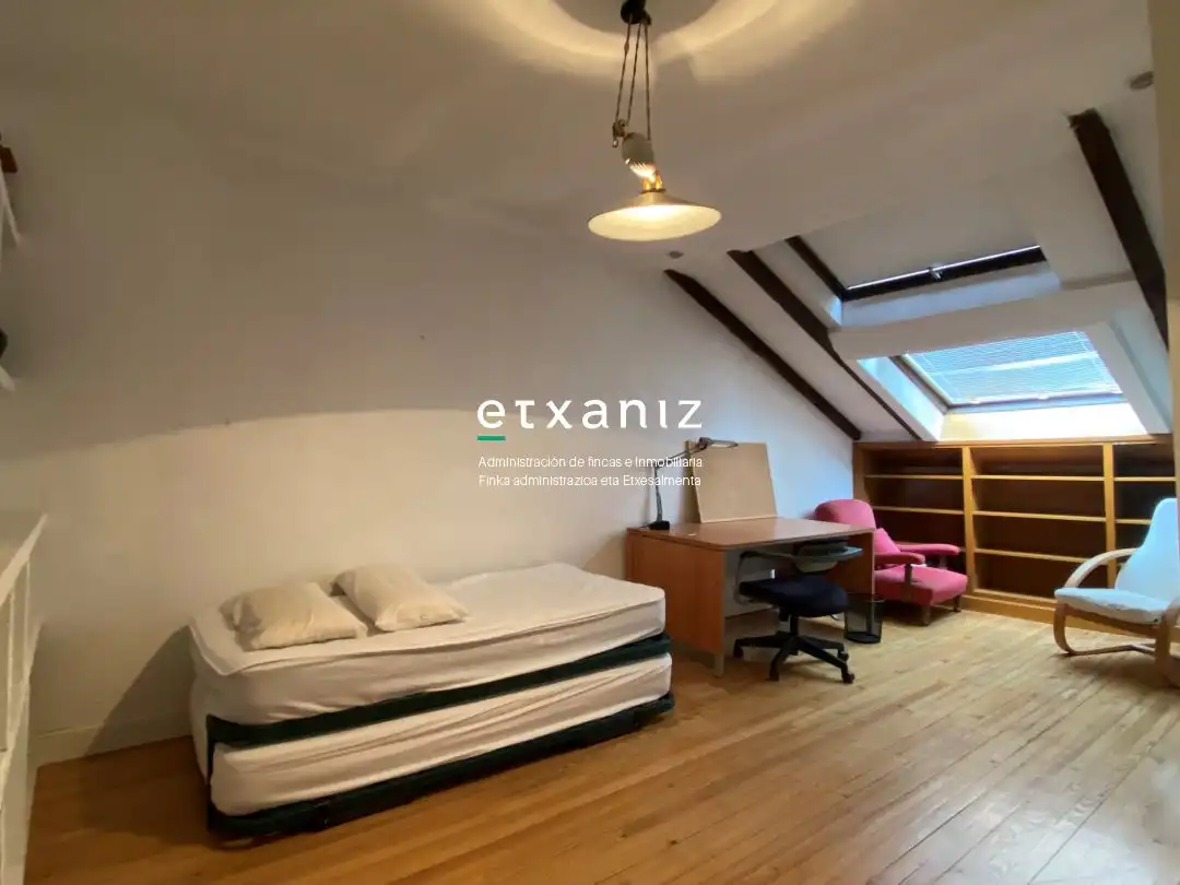 Bedroom of Flat for rent in Donostia - San Sebastián   with Heating, Oven and Washing machine