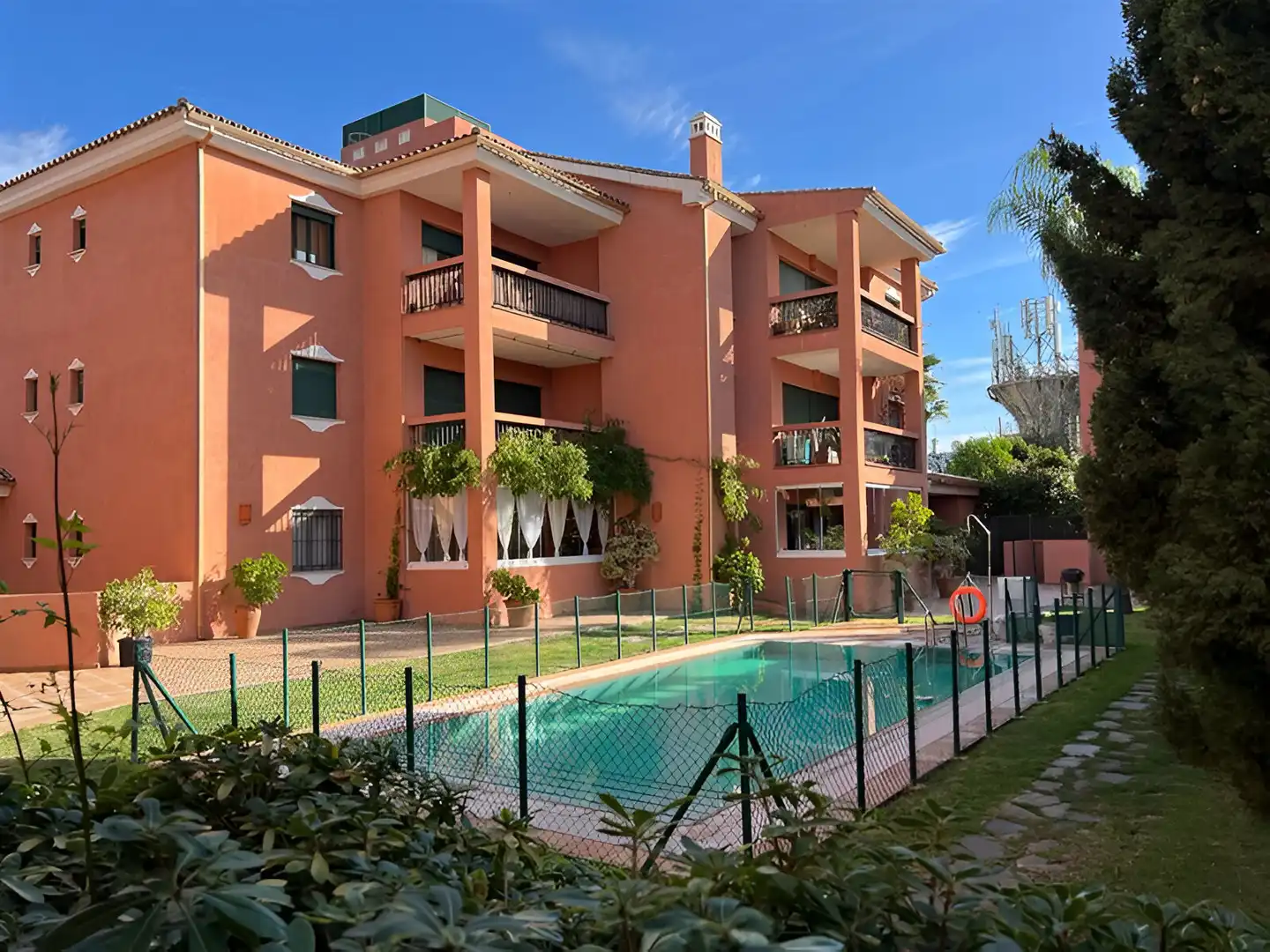 Vivienda con piscina en venta en Elviria - Cabopino