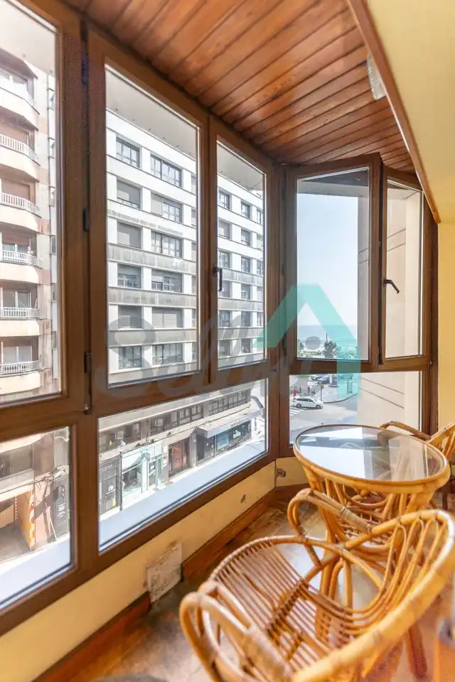 Schlafzimmer von Wohnung zur Miete in Gijón  mit Heizung, Parkett und Terrasse