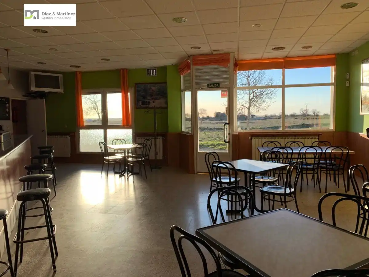 Local comercial en venda a Oteruelo, imagen 2