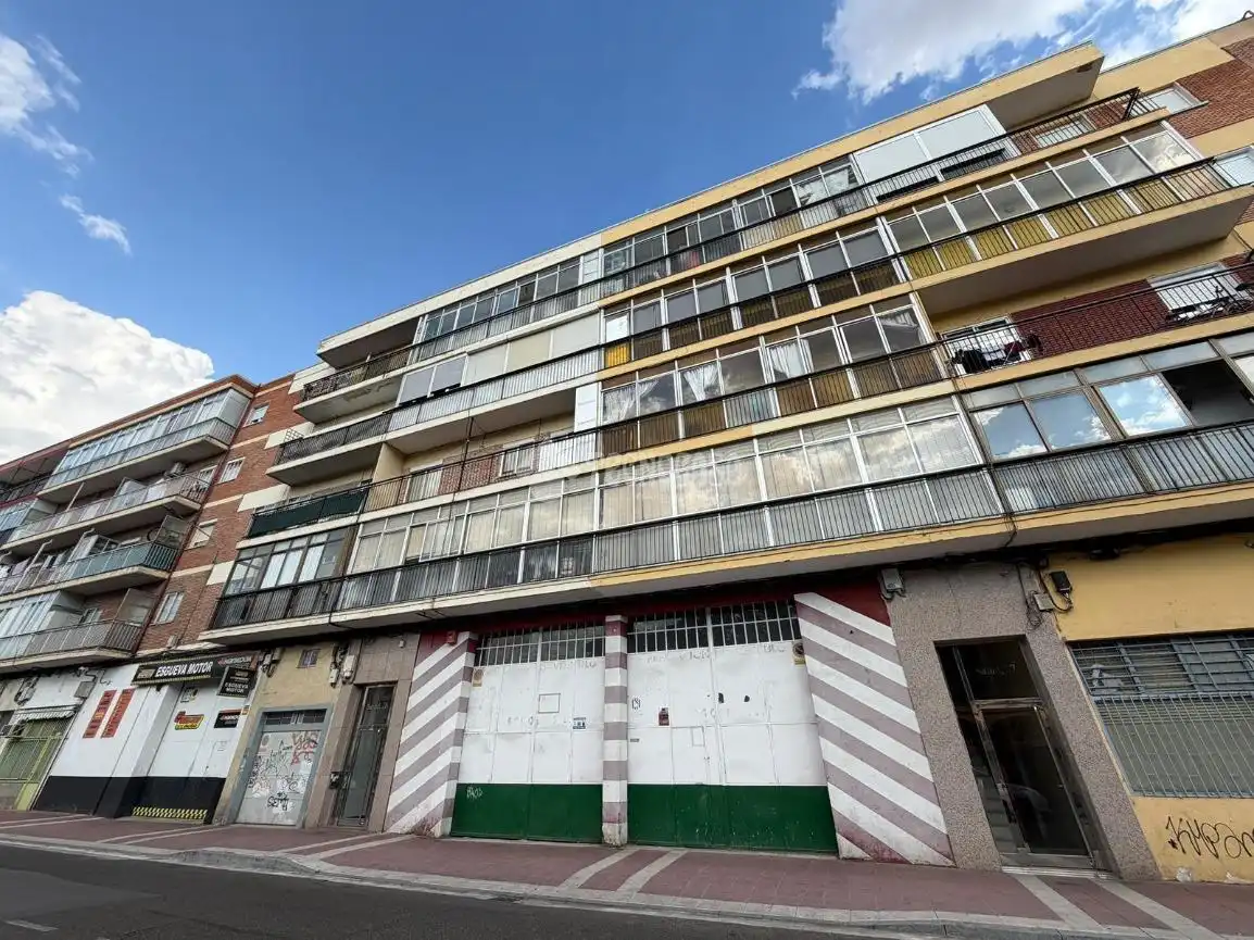 Vista exterior de Local en venda en Valladolid