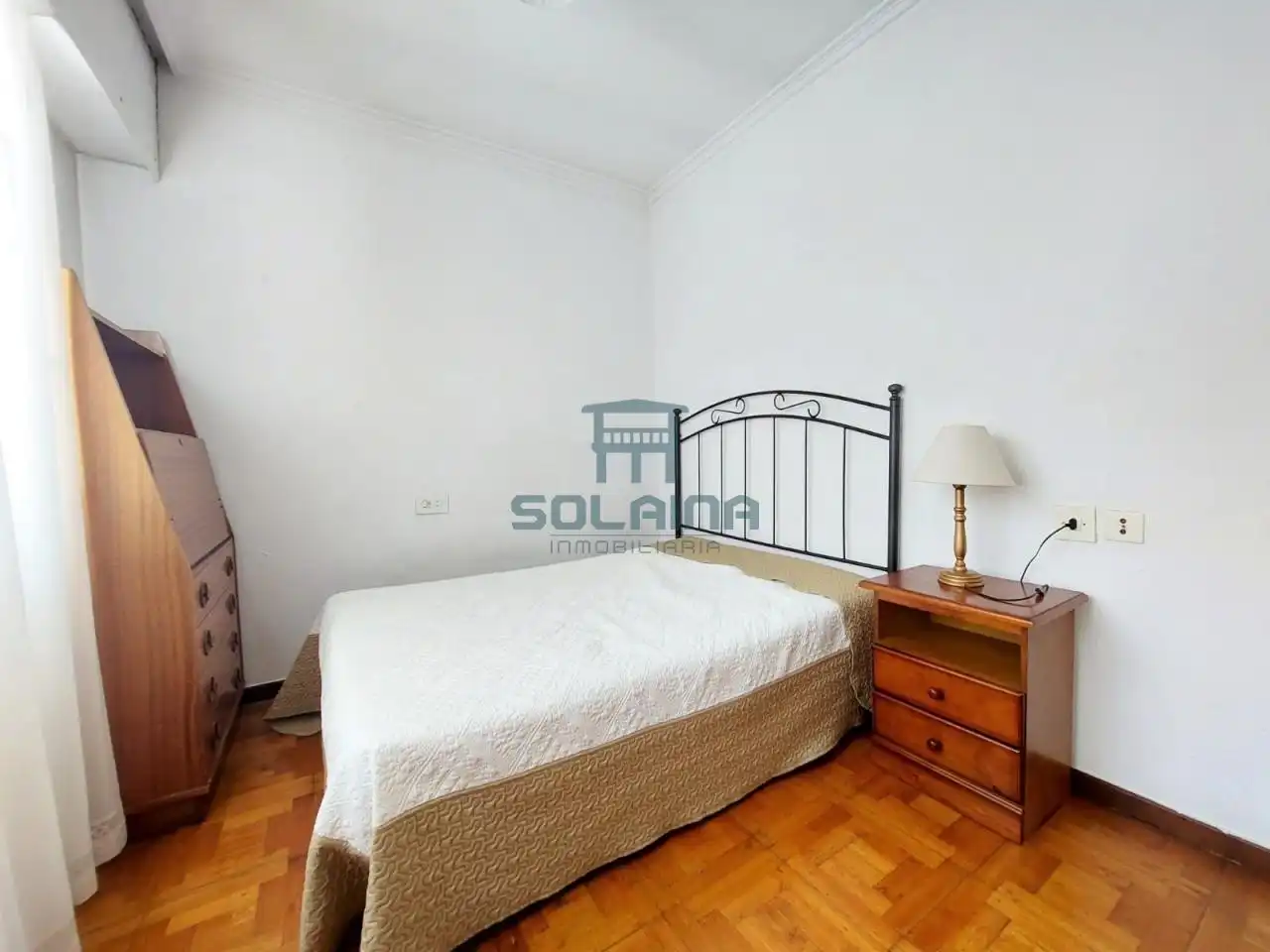 Habitación de Piso en venta en Ourense Capital  con Calefacción, Parquet y Balcón