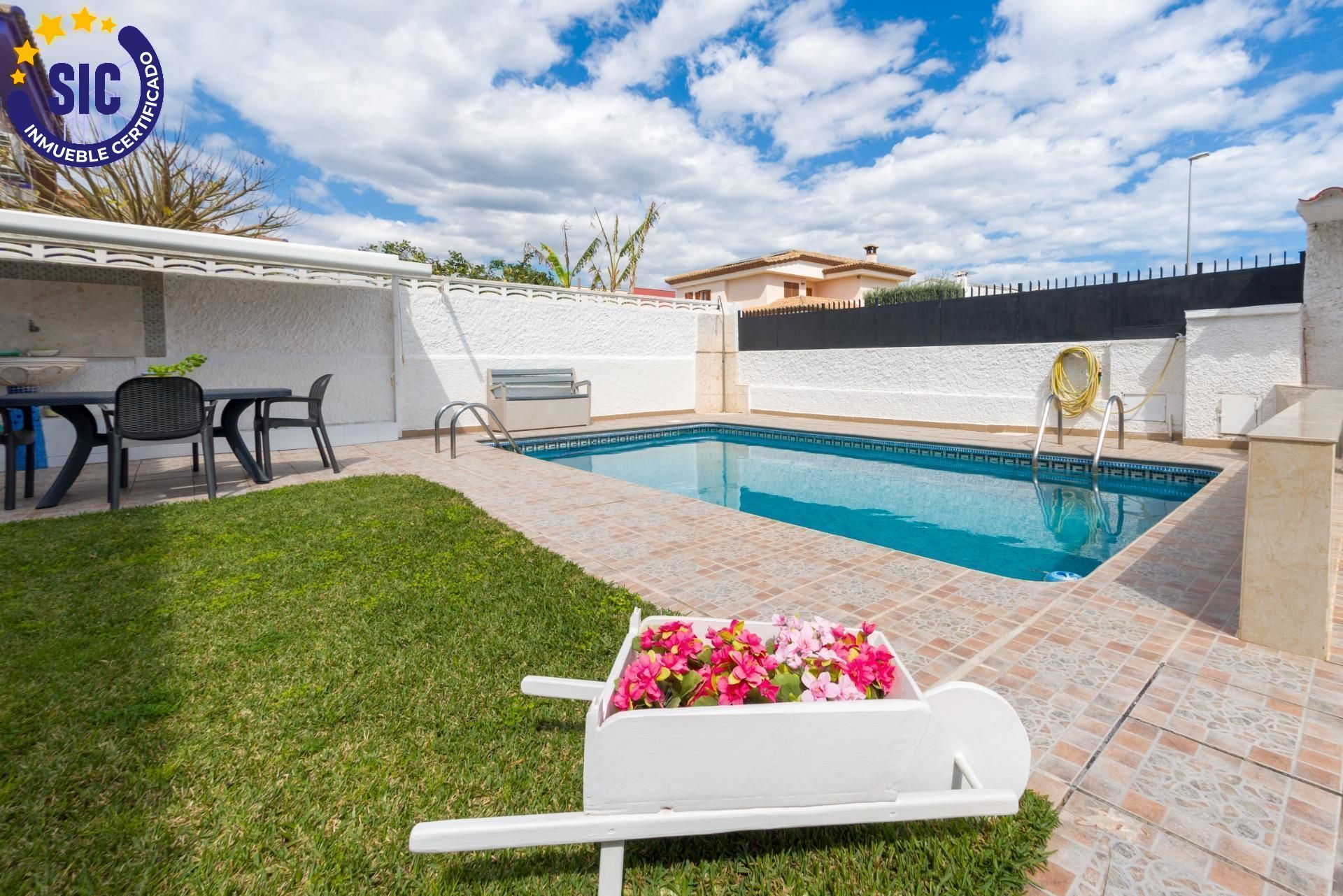 Swimming pool of House or chalet for sale in Benicasim / Benicàssim  with Air Conditioner, Heating and Private garden