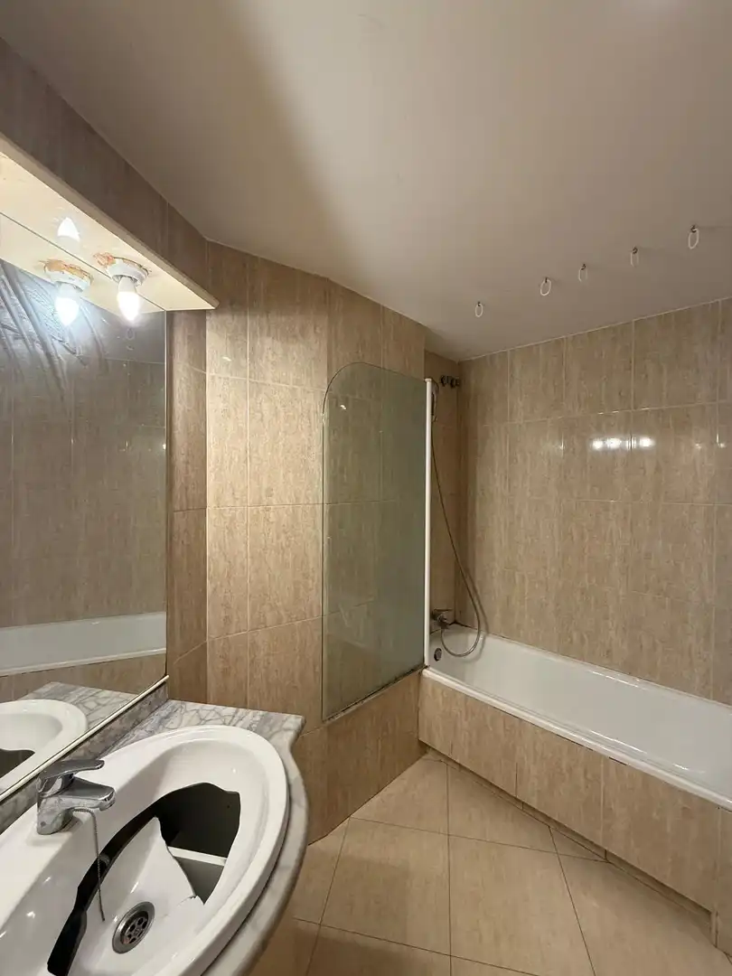 Baño de Piso en venta en L'Hospitalet de Llobregat con Balcón