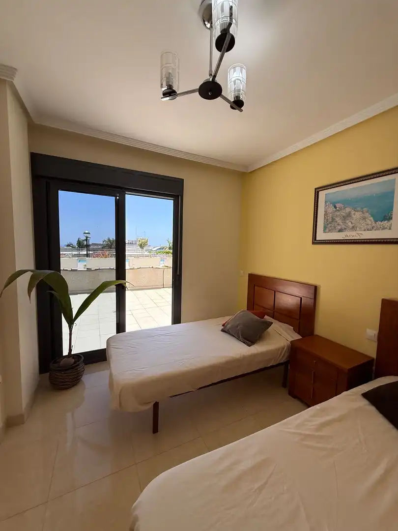 Dormitori de Apartament en venda en Adeje amb Terrassa, Piscina i Moblat
