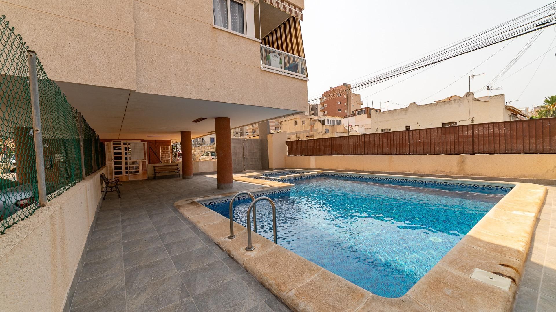 Piscina de Apartamento en venta en Torrevieja con Balcón y Piscina comunitaria
