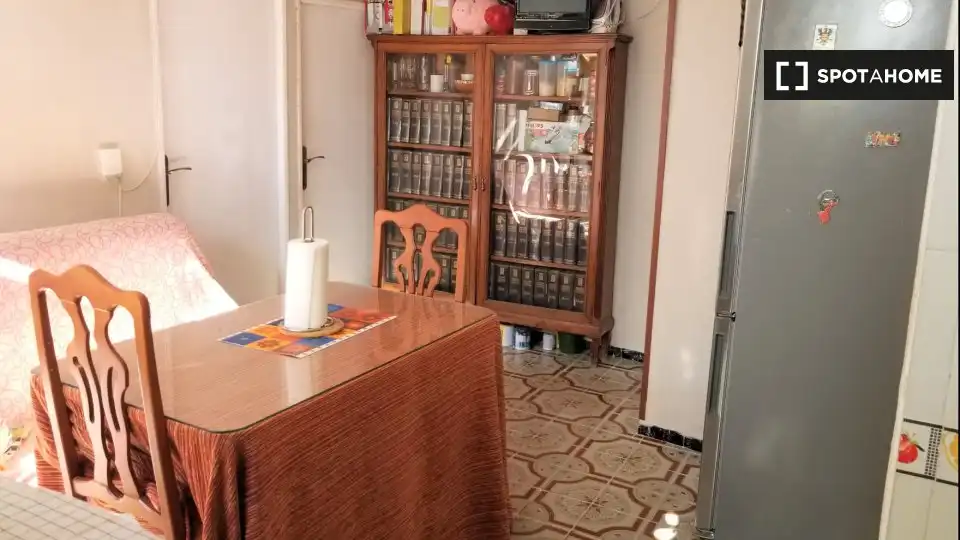 Comedor de Piso para compartir en Sevilla con Aire acondicionado, Calefacción y Amueblado