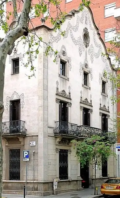 Vista exterior de Edifici en venda en Barcelona