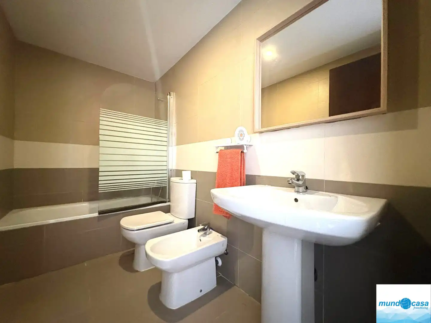 Bathroom of Flat for sale in Pinseque  with Air Conditioner, Heating and Terrace