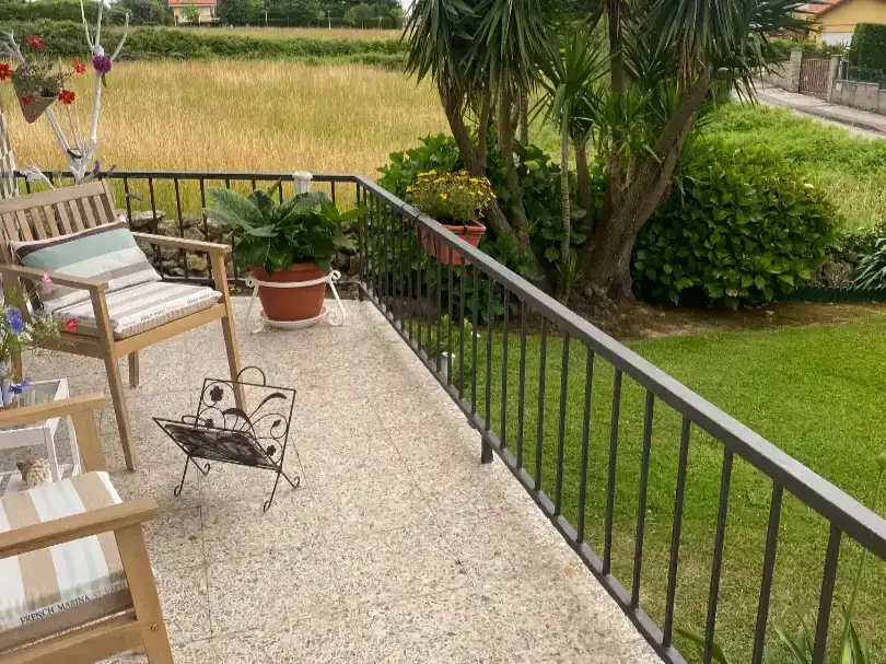Terrasse von Wohnungen zur Miete in Ribamontán al Mar mit Privatgarten, Parkett und Möbliert