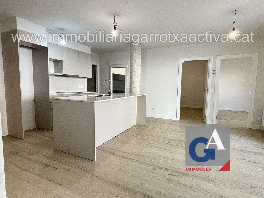 Exterior view of Flat for sale in Olot  with Heating, Terrace and Balcony