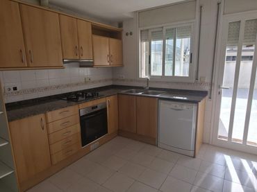 Maison mitoyenne avec balcon à vendre à Centre
