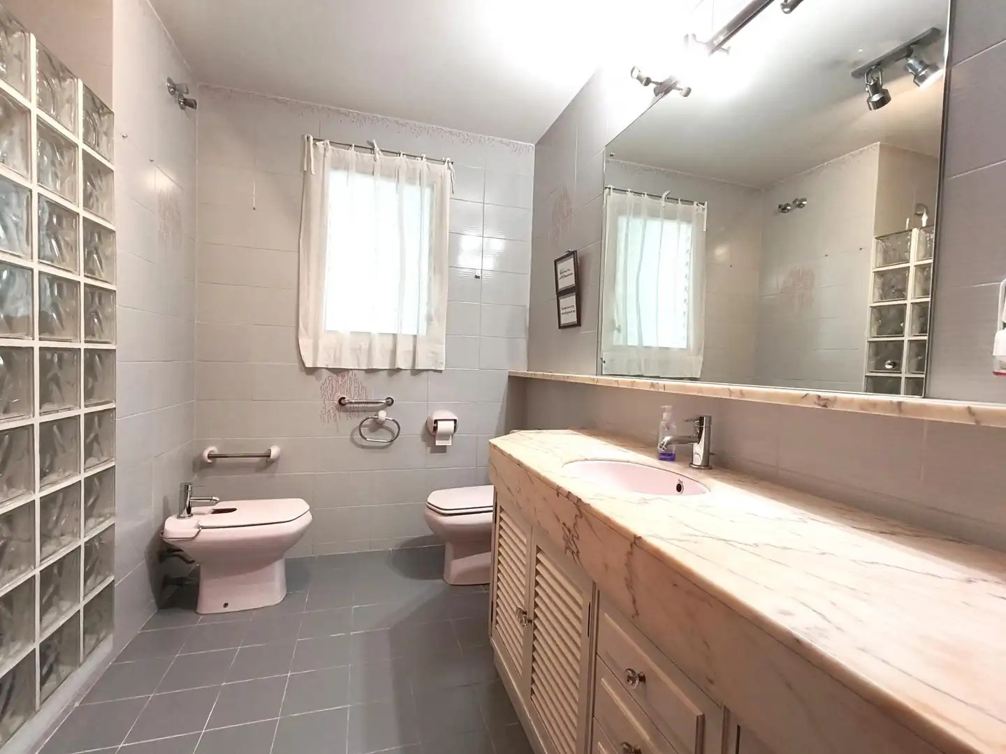 Baño de Piso en venta en Reus con Calefacción, Terraza y Trastero