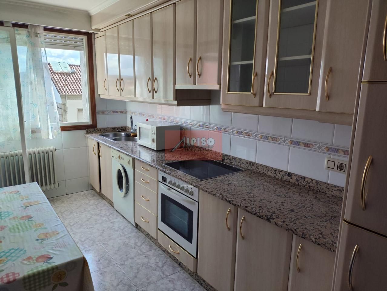Cocina de Piso en venta en Ourense Capital  con Calefacción, Parquet y Amueblado