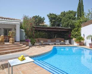 Jardí de Casa o xalet de lloguer en Marbella amb Aire condicionat, Terrassa i Piscina