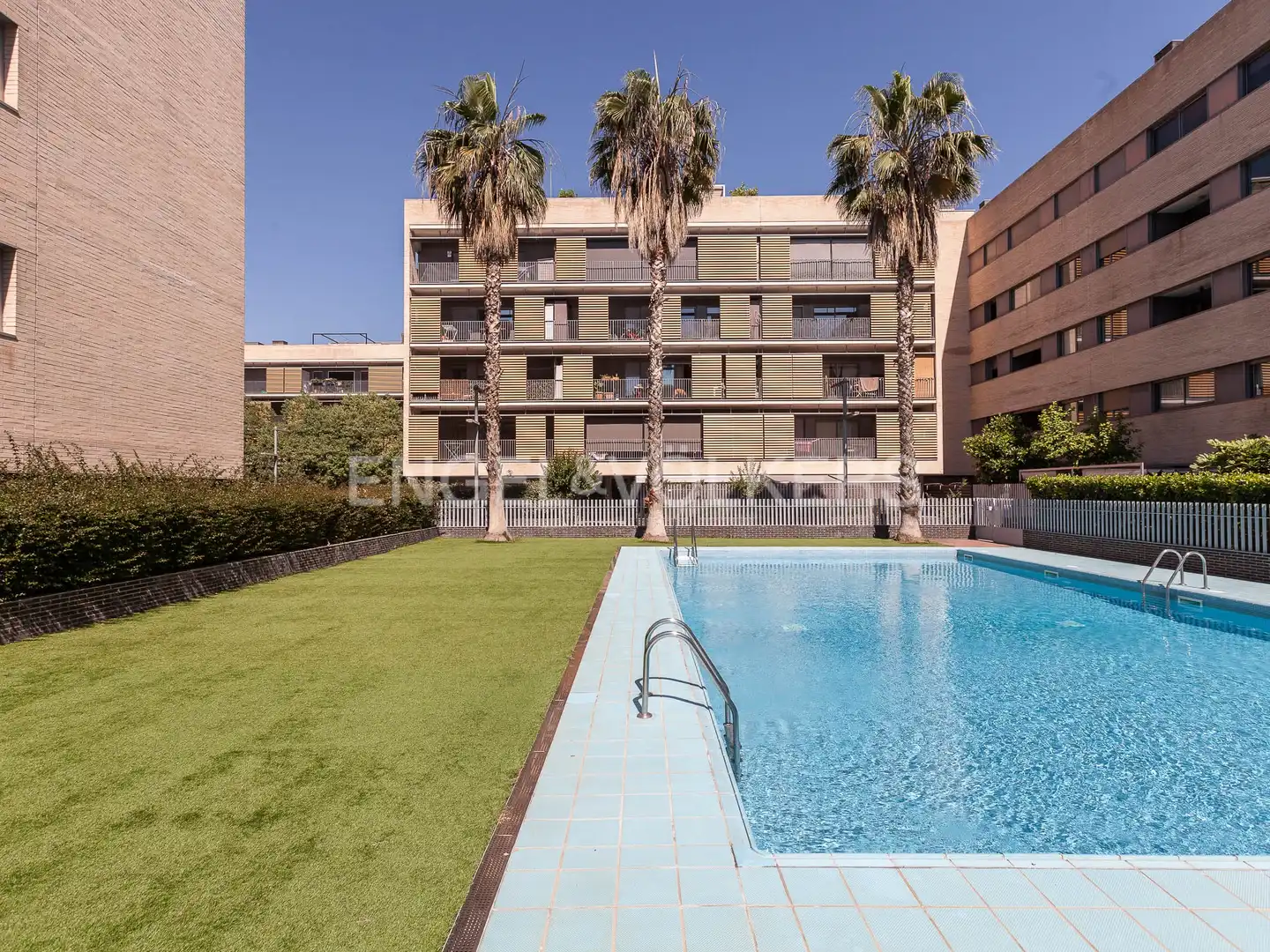 Vista exterior de Piso de alquiler en Sant Cugat del Vallès con Calefacción, Jardín privado y Trastero