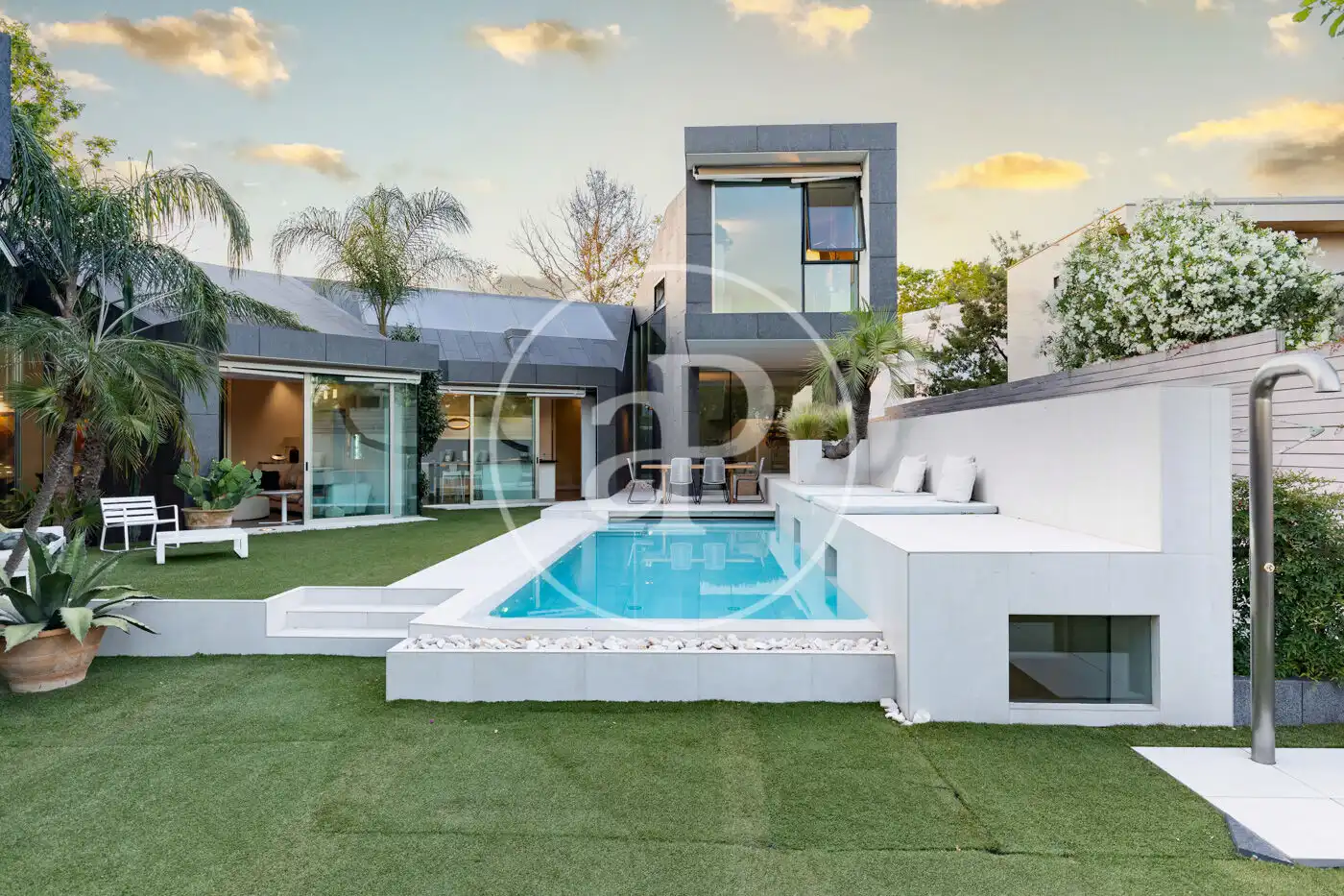 Terrassa de Casa o xalet en venda en Sant Cugat del Vallès amb Aire condicionat, Calefacció i Jardí privat