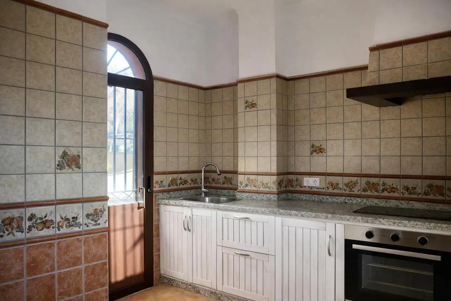 Cuina de Casa o xalet en venda en Hinojos amb Jardí privat i Moblat