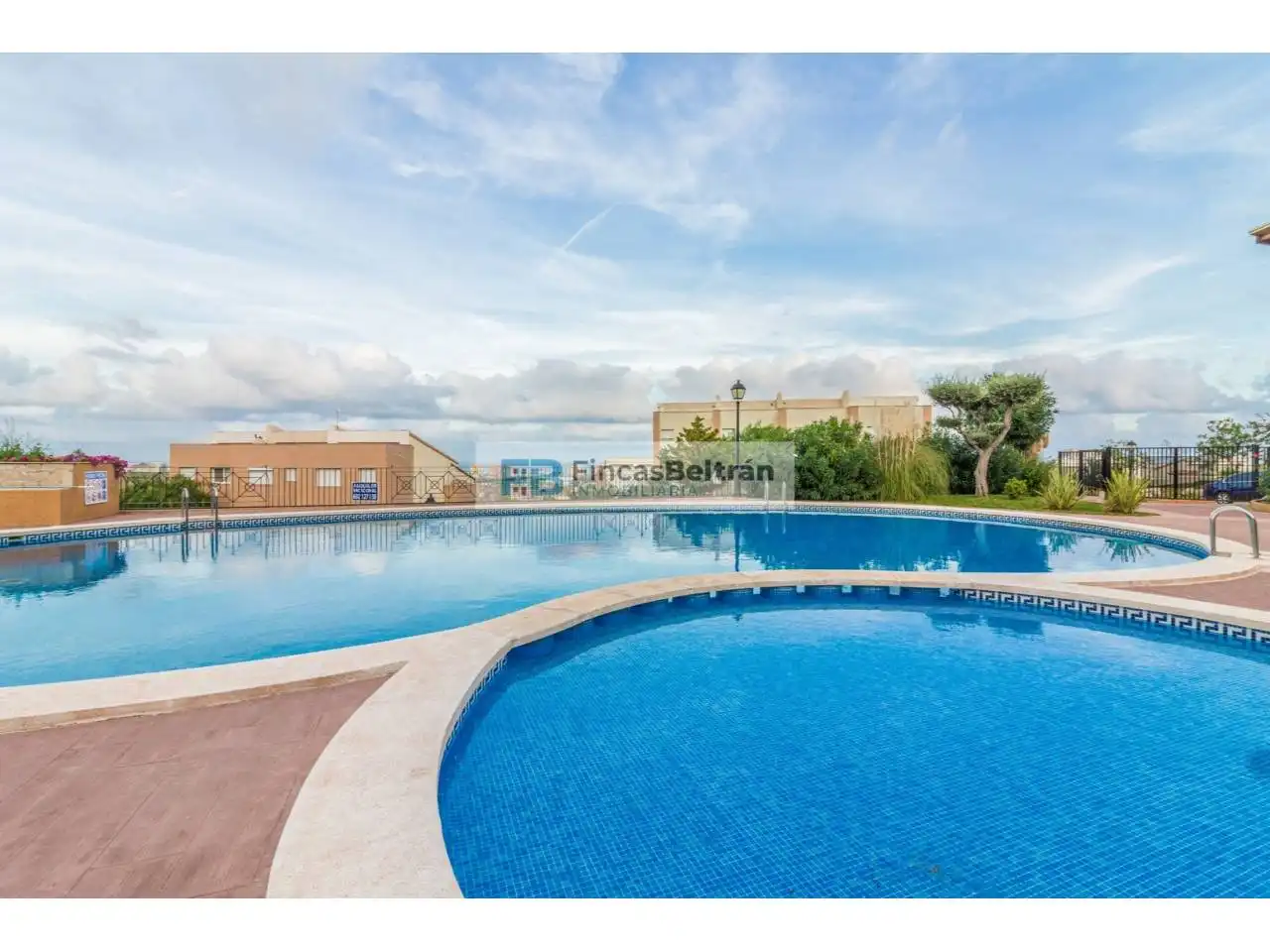 Schwimmbecken von Einfamilien-Reihenhaus zum Verkauf in Peñíscola / Peníscola mit Klimaanlage, Privatgarten und Terrasse