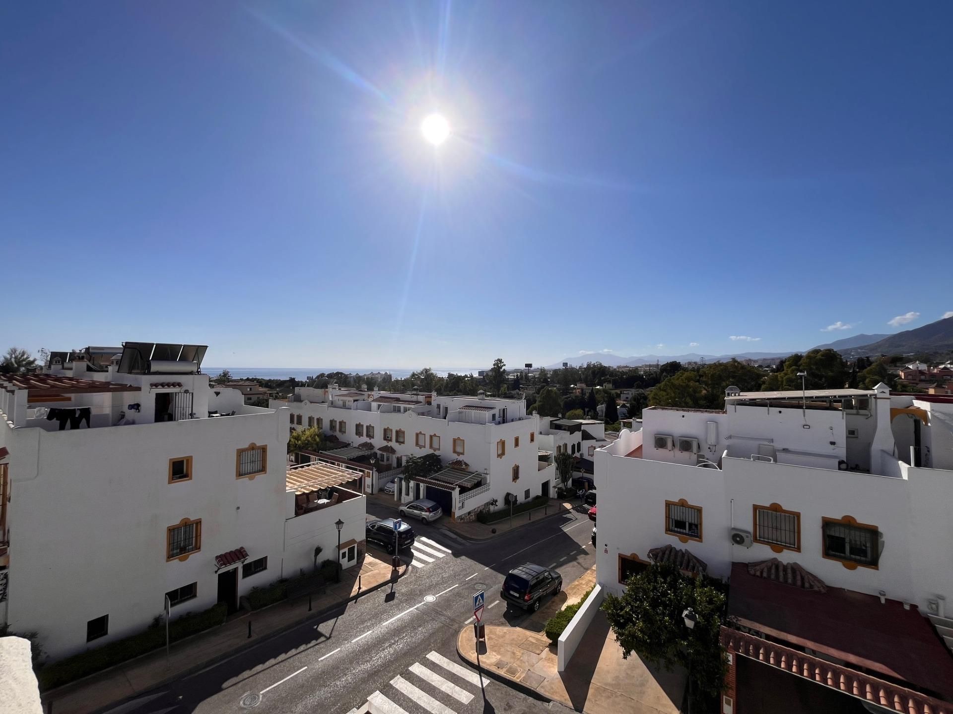 Exterior view of Single-family semi-detached for sale in Marbella  with Air Conditioner, Private garden and Terrace