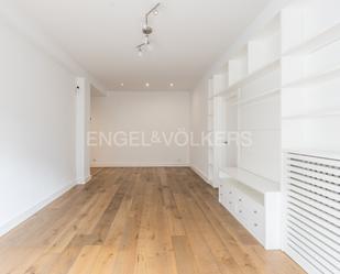 Sala d'estar de Apartament de lloguer en  Madrid Capital amb Aire condicionat i Terrassa