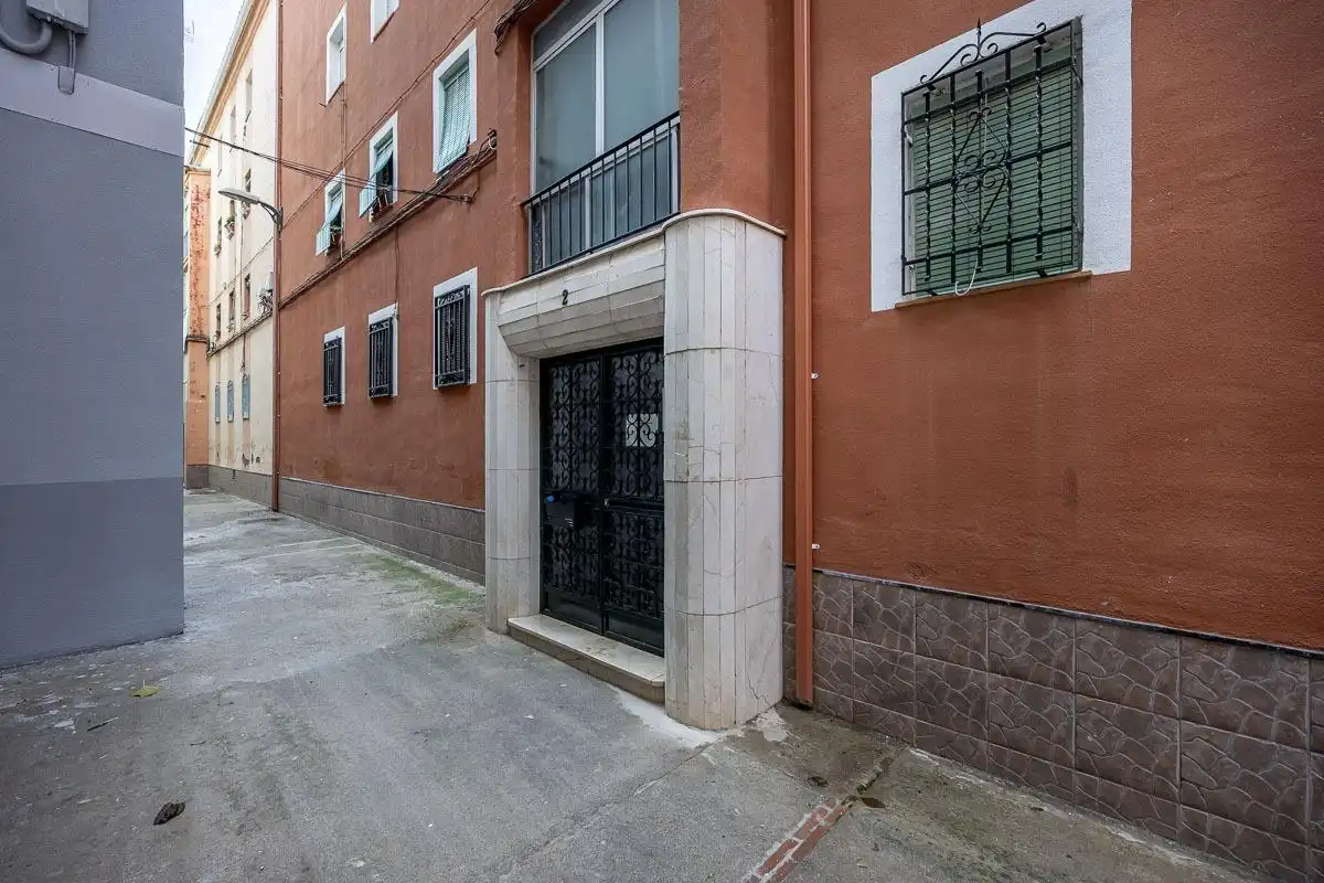 Vista exterior de Piso en venta en Granada con Balcón
