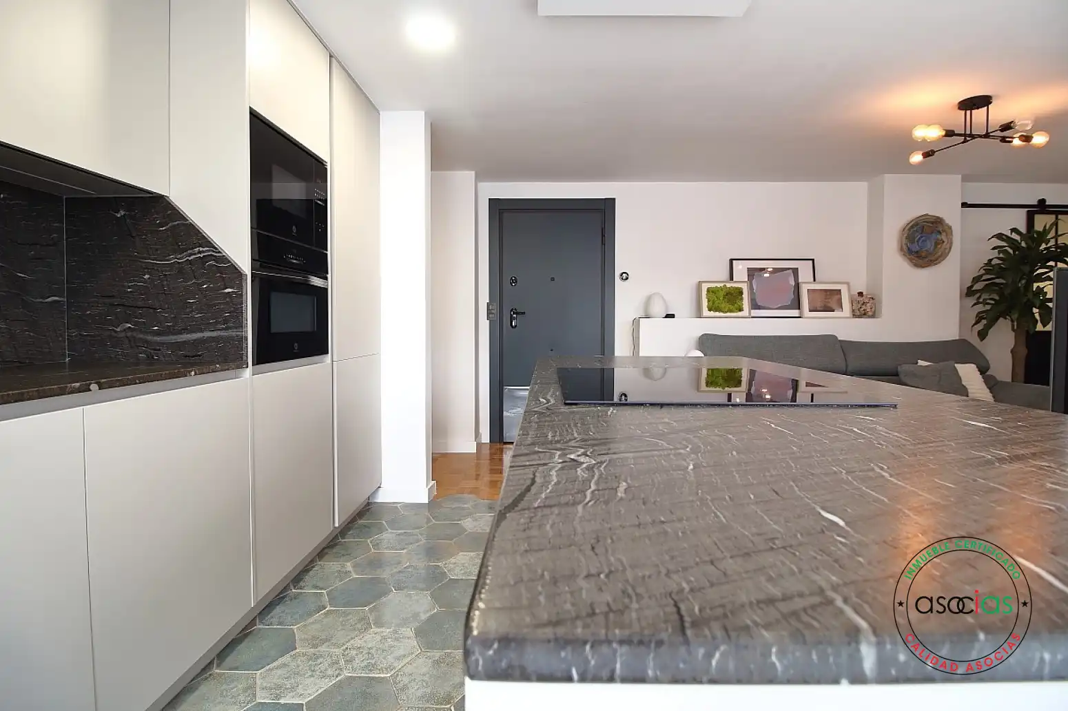 Cuina de Àtic en venda en Gijón  amb Calefacció, Parquet i Terrassa