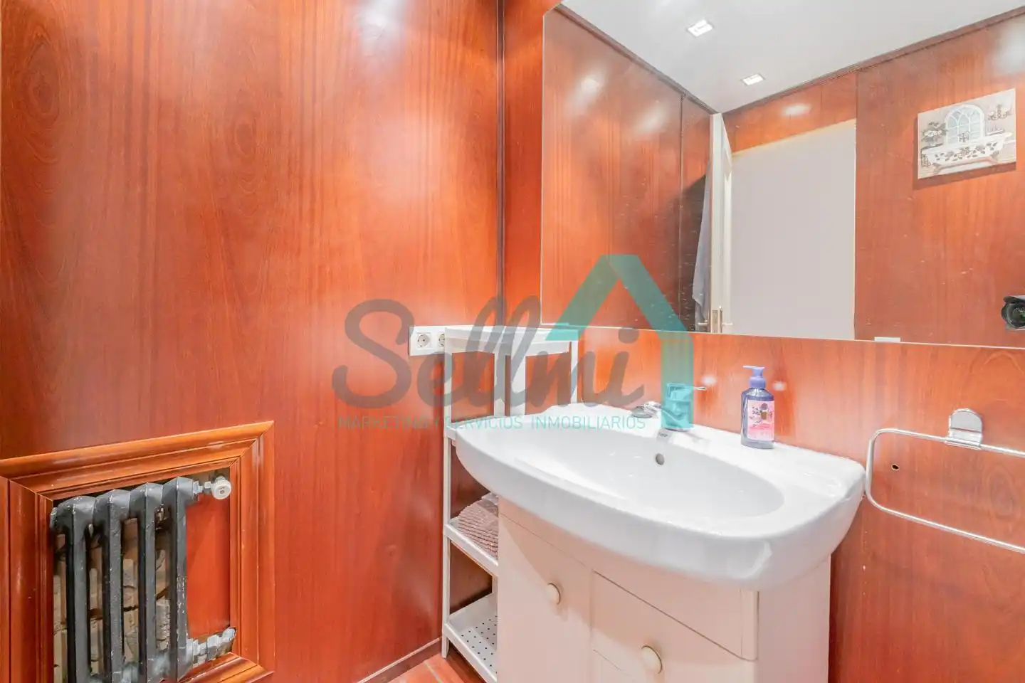 Badezimmer von Wohnung zur Miete in Oviedo  mit Heizung, Parkett und Terrasse